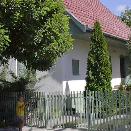 Ferienwohnung Babarczi Ueduelohaz Kiskunmajsa Zimmer foto